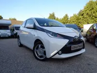 Gebraucht Toyota Aygo 69 PS (50 kW) 2015 Weiss Kleinwagen