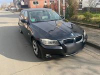 Gebraucht BMW 320 Lifestyle 163 PS (119 kW) 2011 Schwarz Kombi
