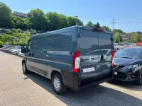 Gebraucht Peugeot Boxer 140 PS (102 kW) 2023 Grau Van