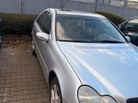 Gebraucht Mercedes C220 147 PS (108 kW) 2003 Silber Limousine
