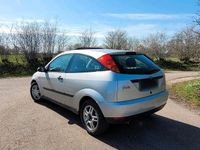 Używany Ford Focus 101 KM (74 kW) 2001 Srebrny Hatchback