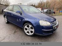 Gebraucht VW Jetta 105 PS (77 kW) 2006 Blau Limousine