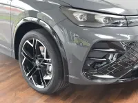 Neu VW Tiguan R-line 193 PS (141 kW) 2025 Delfingrau metallic SUV