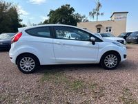 Gebraucht Ford Fiesta Trend 75 PS (55 kW) 2017 Weiß Kleinwagen