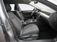 Gebraucht VW Passat Basis 150 PS (110 kW) 2021 Pyritsilber metallic Kombi