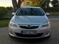 Gebraucht Opel Astra Edition 140 PS (102 kW) 2011 Silber Kombi