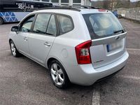 Gebraucht Kia Carens 140 PS (102 kW) 2010 Silber Van / Kleinbus