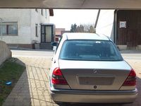 Gebraucht Mercedes 220 95 PS (69 kW) 1996 Silber Limousine