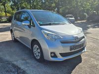 Gebraucht Toyota Verso-S Cool 99 PS (72 kW) 2012 Silber Van / Kleinbus