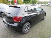 Gebraucht VW Polo Active 95 PS (69 kW) 2021 Deep black perleffekt Limousine