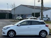Gebraucht Hyundai i20 Classic 75 PS (55 kW) 2015 Weiß Limousine