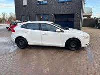 Gebraucht Volvo V40 Business Edition 122 PS (89 kW) 2019 Weiß Limousine