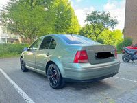 Second-hand VW Bora 110 CP (80 kW) 2003 Verde Berlinǎ