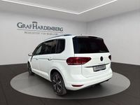 Gebraucht VW Touran Highline 150 PS (110 kW) 2022 Weiß Van / Kleinbus