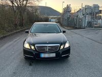 Gebraucht Mercedes E220 170 PS (125 kW) 2011 Schwarz Limousine