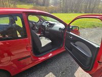 Second-hand Renault Twingo 75 CP (55 kW) 2011 Roșu Hatchback