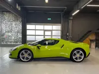 Gebraucht Ferrari 296 829 PS (609 kW) 2024 Grün Coupé