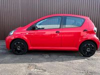 Gebraucht Toyota Aygo 68 PS (50 kW) 2009 Rot Kleinwagen
