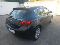 Gebraucht Opel Astra Innovation 140 PS (102 kW) 2012 Schwarz Limousine