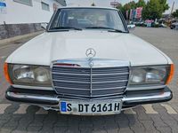 Gebraucht Mercedes E230 136 PS (100 kW) 1983 Weiß Limousine
