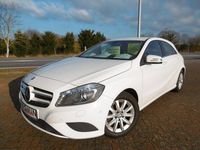 Gebraucht Mercedes A180 122 PS (89 kW) 2015 Weiß Limousine