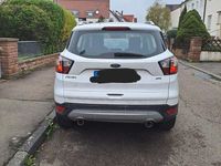 Gebraucht Ford Kuga 150 PS (110 kW) 2019 Weiß SUV