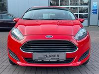 Gebraucht Ford Fiesta Trend 82 PS (60 kW) 2015 Rot Limousine
