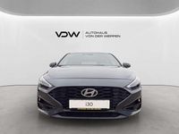 Gebraucht Hyundai i30 Advantage 101 PS (74 kW) 2024 Cypress green (grün) Limousine