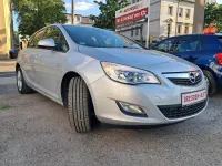 Gebraucht Opel Astra Design Edition 140 PS (102 kW) 2012 Silber Limousine