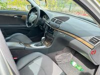Gebraucht Mercedes E200 163 PS (119 kW) 2003 Silber Limousine