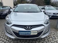 Gebraucht Hyundai i30 Classic 99 PS (72 kW) 2015 Silber Limousine