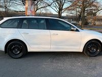 Gebraucht Skoda Octavia Ambition 110 PS (80 kW) 2016 Weiß Kleinwagen