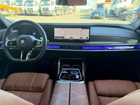 Gebraucht BMW 740 299 PS (219 kW) 2025 Black sapphire metallic Limousine