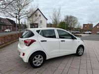 Gebraucht Hyundai i10 67 PS (49 kW) 2016 Weiß Kleinwagen