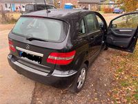 Gebraucht Mercedes B180 116 PS (85 kW) 2009 Schwarz Van / Kleinbus