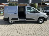 Neu Fiat Doblò 131 PS (96 kW) 2026 Maestro grau Van / Kleinbus