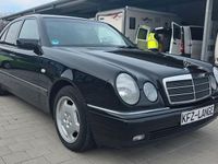 Gebraucht Mercedes E240 Elegance 170 PS (125 kW) 1999 Schwarz Limousine