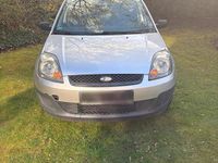 Używany Ford Fiesta 75 KM (55 kW) 2006 Srebrny Hatchback