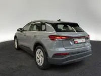 Gebraucht Audi Q4 e-tron Basis 125 kW (170 PS) 2023 Kieselgrau SUV