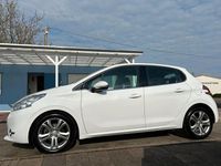 Gebraucht Peugeot 208 Style 92 PS (67 kW) 2014 Weiß Kleinwagen