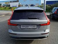 gebraucht Volvo V60 B4 Diesel Plus Dark Aut/AHK/HarmanKardon/19"