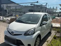 Gebraucht Toyota Aygo 68 PS (50 kW) 2013 Weiß Kleinwagen