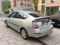 Second-hand Toyota Prius 77 CP (56 kW) 2005 Argintiu Hatchback