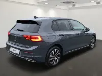 Gebraucht VW Golf VIII Active 150 PS (110 kW) 2022 Delfingrau metallic Limousine