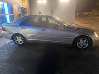 Second-hand Mercedes C220 143 CP (105 kW) 2001 Argintiu Berlinǎ
