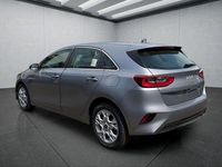 Nowe Kia Ceed 101 KM (74 kW) 2025 Srebrny Hatchback