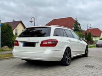 Gebraucht Mercedes E200 138 PS (101 kW) 2011 Weiß Kombi