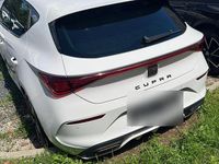 Używany Cupra Leon 245 KM (180 kW) 2022 Biały Sedan/Limuzyna