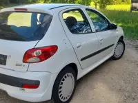 Gebraucht Peugeot 206 Basis 75 PS (55 kW) 2009 Weiss banquise/flach standard Kleinwagen