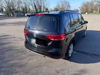 Gebraucht VW Touran Trendline 110 PS (80 kW) 2016 Schwarz Van / Kleinbus